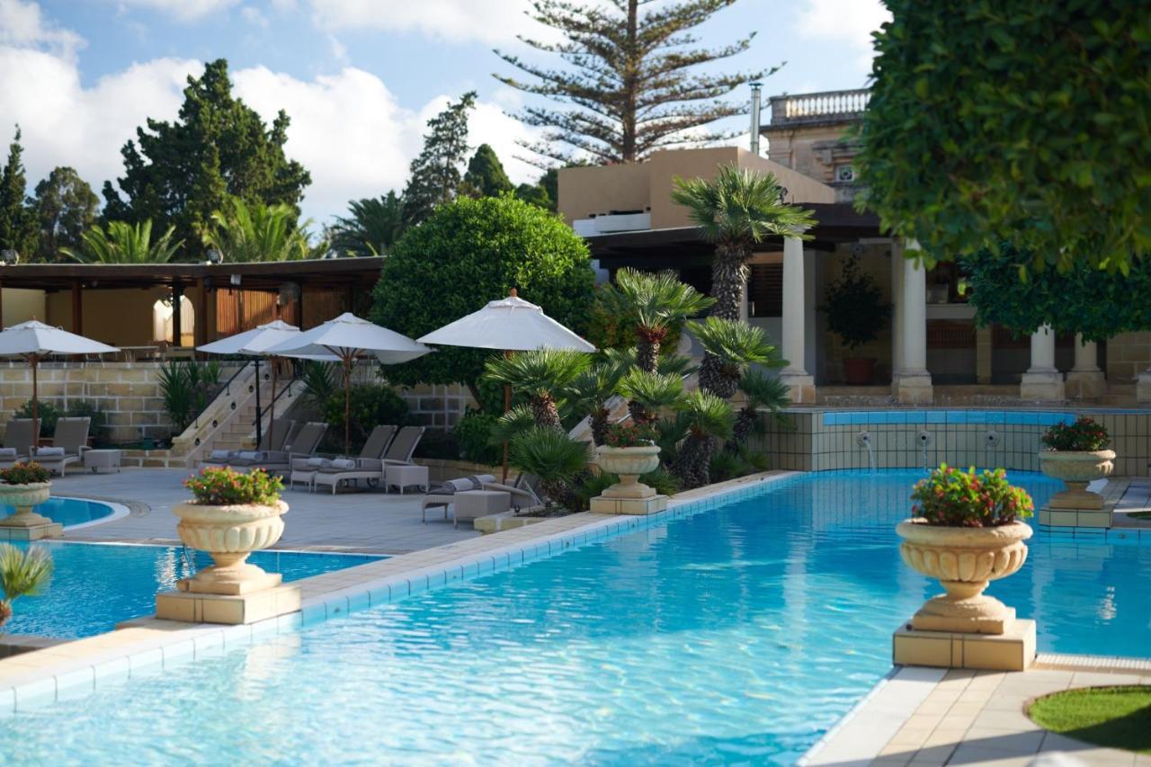 Corinthia Palace Malta Attard Exteriör bild Pool at the Grand Resort