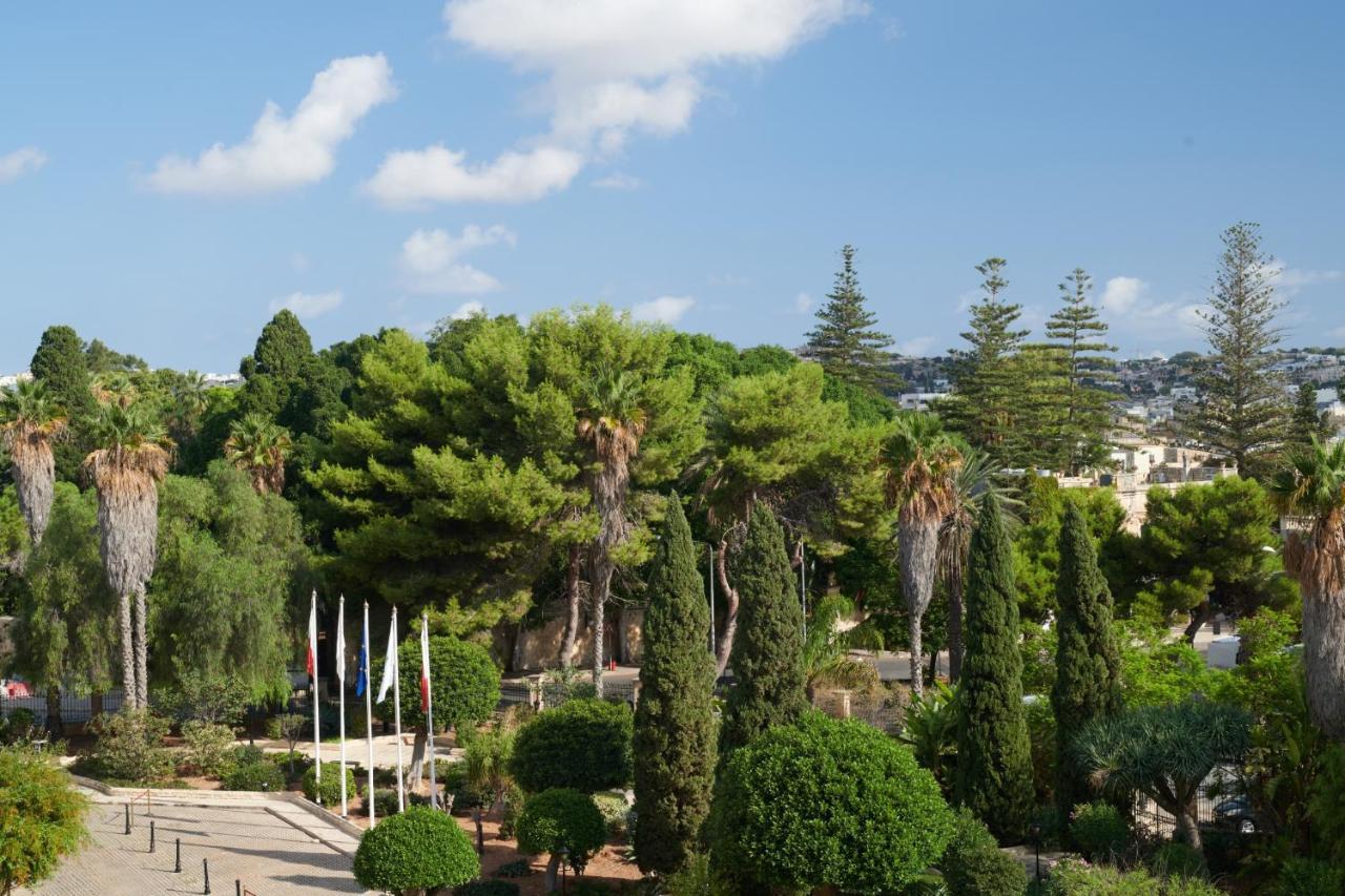 Corinthia Palace Malta Attard Exteriör bild View of the park