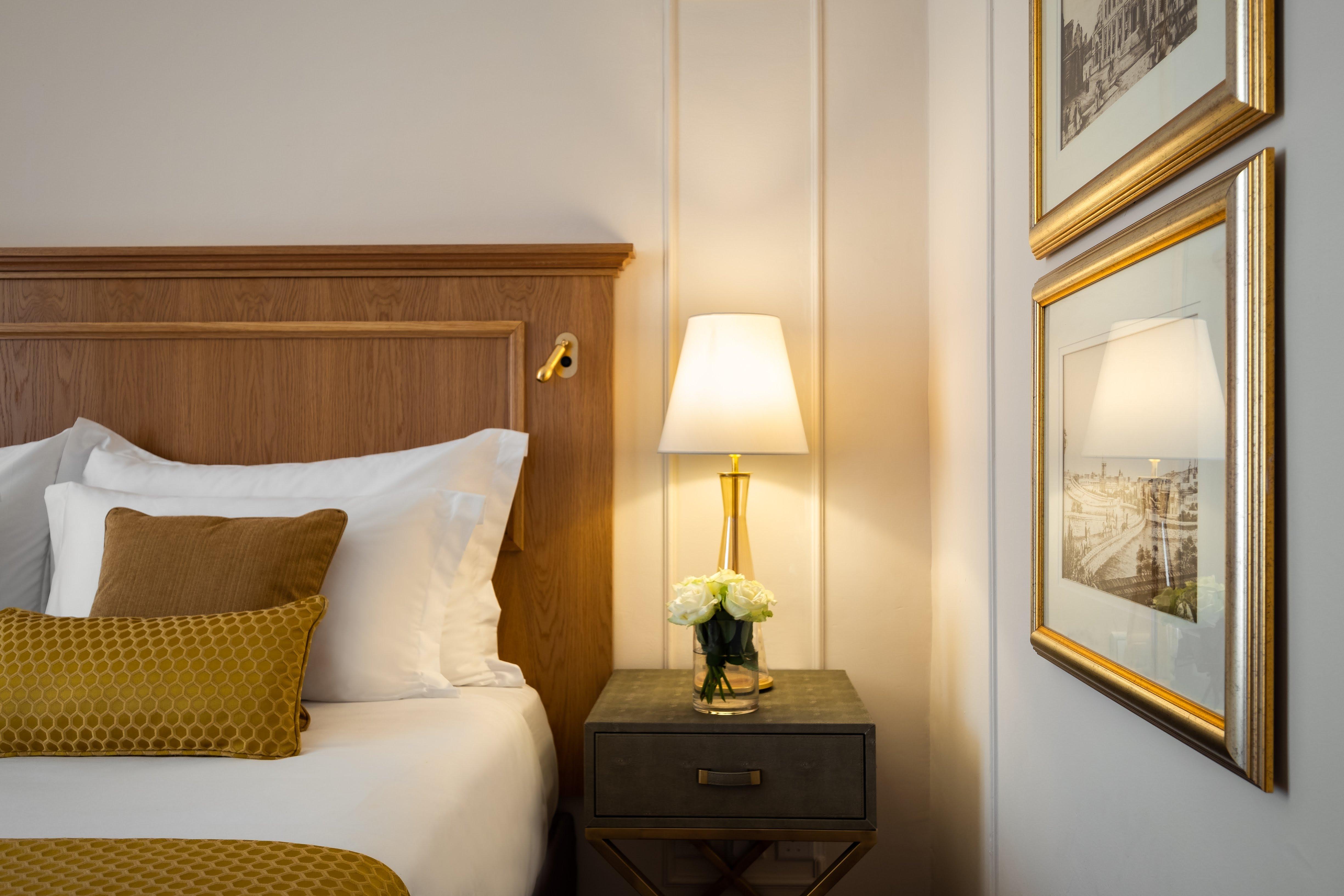 Corinthia Palace Malta Attard Exteriör bild A lamp on a bedside table